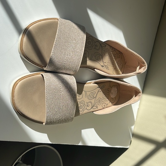 Mootsies Tootsies sandals. Size 9M womens. - Picture 5 of 5